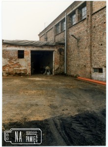 1993. Wejście na halę suszarni (po prawej stronie kotłownia) w Cellinenie